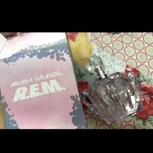 New Ariana Grande R.E.M. 3.4 fl oz perfume with box